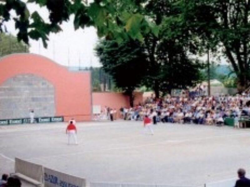 MAIN NUE PLACE LIBRE 2019