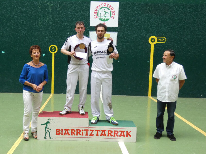 EZKUDERO, BASTEROT et DARDENNE TXAPELDUNAK