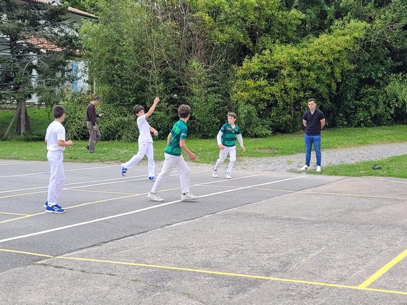 Main Nue Place libre