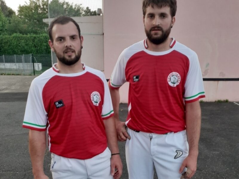 Main nue Place libre 2022