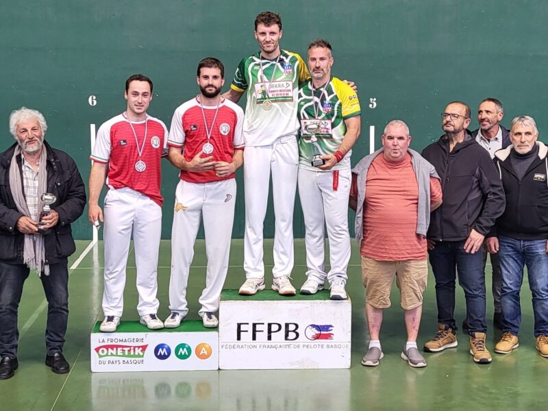 FINALE FFPB Main nue mur à gauche